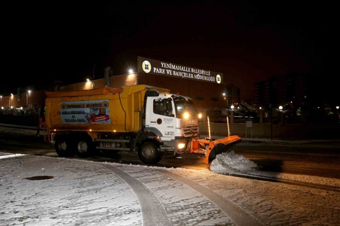 Yenimahalle’de Karla Mücadele Mesaisi