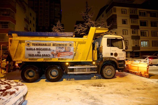Yenimahalle’de Karla Mücadele Mesaisi