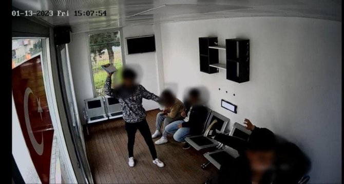 Bursa’da Kapalı Otobüs Duraklarına Çirkin Saldırı