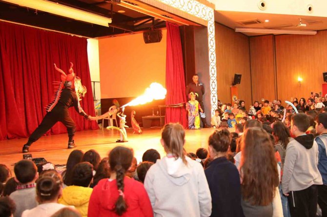Yüreğir Belediyesi Çocuk Şenliği Yoğun İlgi Gördü