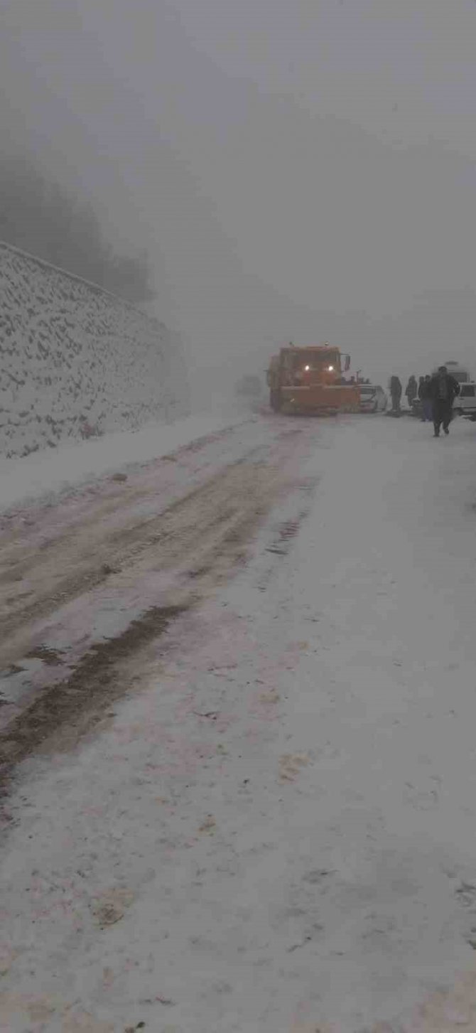 Adana’nın Kuzey İlçeleri Güne Karla Uyandı