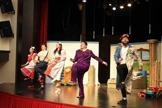 Altındağlı Çocukların Tiyatro Keyfi