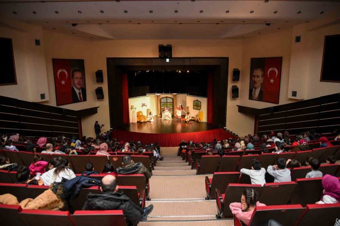Altındağlı Çocukların Tiyatro Keyfi