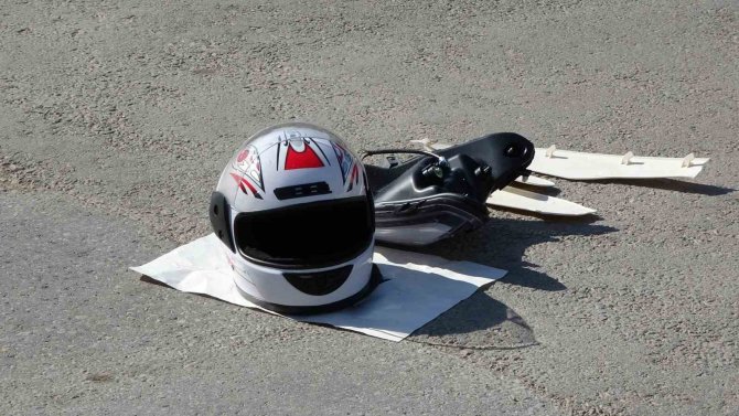Manavgat’ta Hafif Ticari Araç İle Motosiklet Çarpıştı: 1 Yaralı