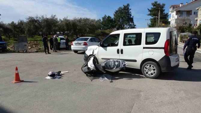 Manavgat’ta Hafif Ticari Araç İle Motosiklet Çarpıştı: 1 Yaralı