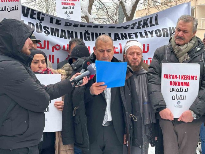 Arap Topluluğu Birliği’nden İ̇sveç Büyükelçiliği Önünde Protesto