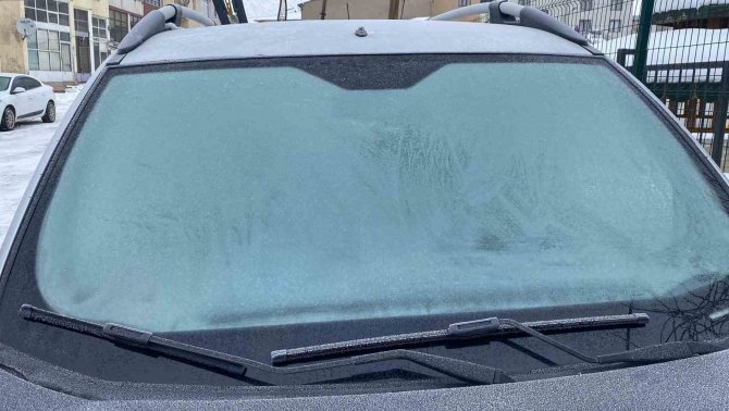 Karlıova’ya Kar Geldi, Çatılarda Sarktılar Oluştu