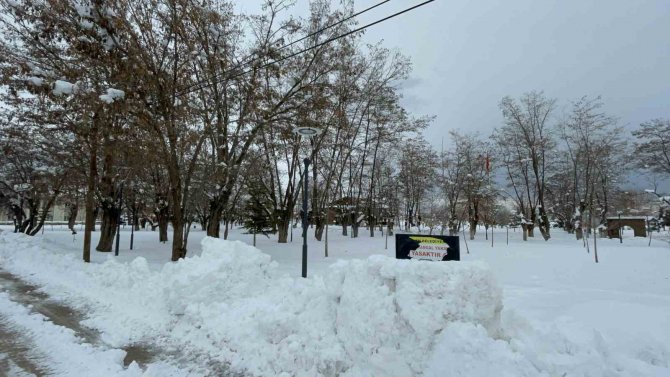 Bitlis’te Kar Esareti Devam Ediyor