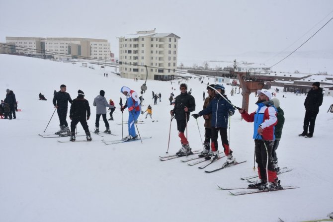 Bitlis’te Kayak Sezonu Açıldı