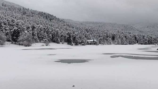 Bolu’nun İncisi Gölcük Buz Tuttu