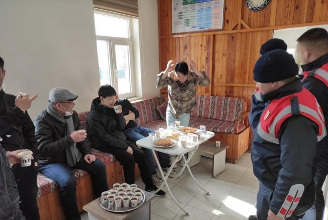 Bolu’da Karda Mahsur Kalan 23 Güney Koreli Turist Kurtarıldı