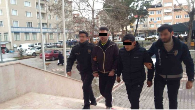 Çaldıkları Araçla Hırsızlık Yaparken Yakalandılar