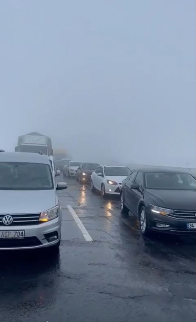 Diyarbakır’da Hava Ve Karayoluna Kar Engeli