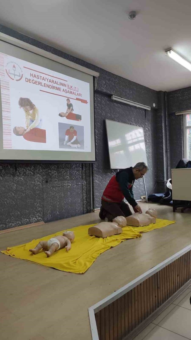 Kantin Ve Yemekhane Çalışanlarına İlk Yardım Eğitimleri Verildi