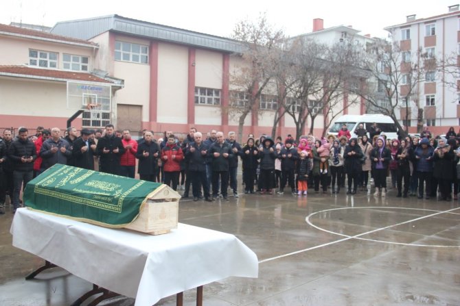 Evinde Ölü Bulunan Okul Müdürünün Cenazesi Memleketine Uğurlandı