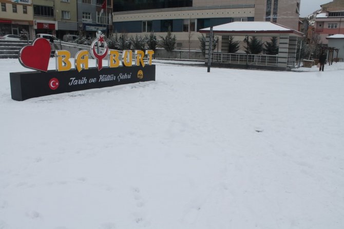 Ekvatorlu Üniversite Öğrencisi Bayburt Soğuğu Ve Karlı Havası Karşısında Şaşırdı