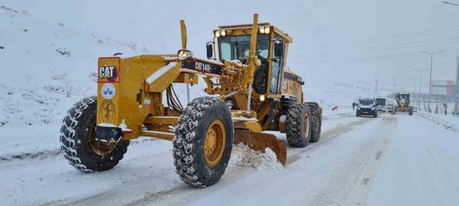 Elazığ’da Kar Mesaisi