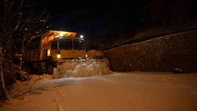 Elazığ’da 124 Köy Yolu Ulaşıma Kapandı