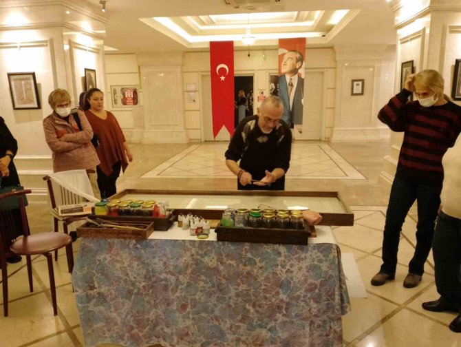 Guinnes Rekorlar Kitabı’na Adını Altın Harflerle Yazdıran ‘Rekor Ebru’, Başkentte İlk Defa Görücüye Çıkıyor
