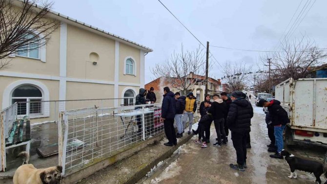Emet Dere Mahallesi’nde Lokma Hayrı
