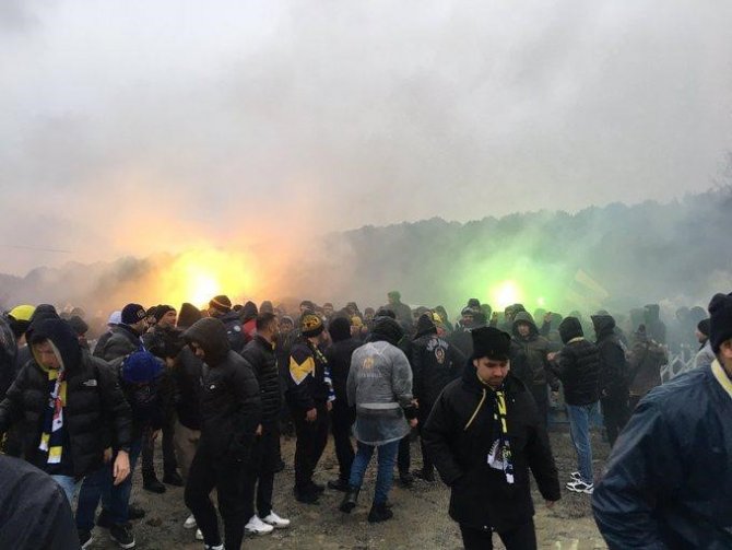 Fenerbahçeli Taraftarlar Tff’yi Protesto İçin Riva’ya Akın Etti
