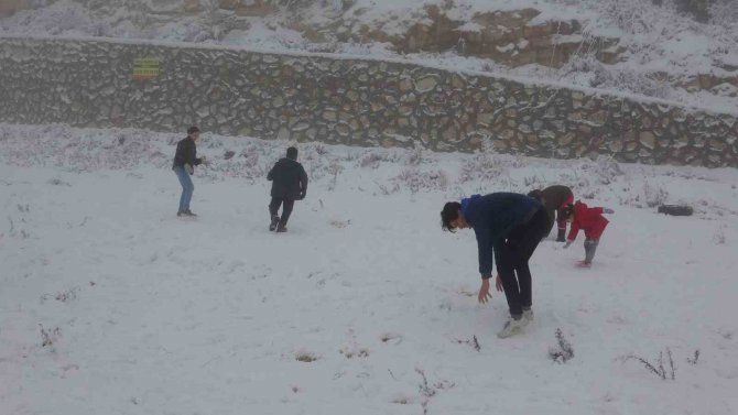 Hatay’da Kar Yağışı Etkili Oldu