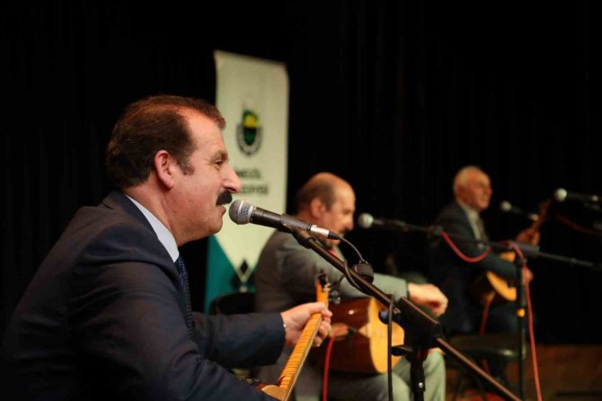 Aşıklar Sazlarını Ve Sözlerini İ̇negöl’de Yarıştırdı