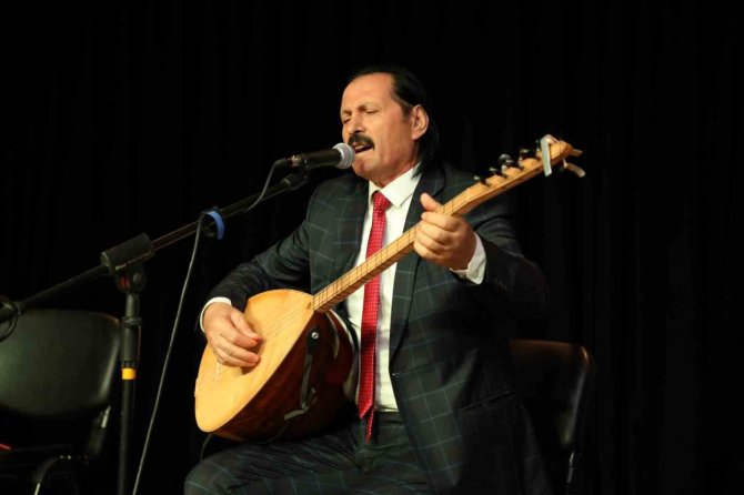 Aşıklar Sazlarını Ve Sözlerini İ̇negöl’de Yarıştırdı