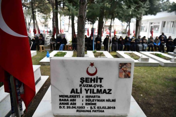 Ispartalı Şehitler Kabirleri Başında Anıldı