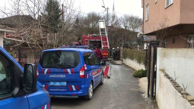 Çekmeköy’de 2 Katlı Binada Korkutan Yangın