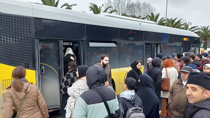 İ̇stanbul’da Metro Arızası Nedeniyle Vatandaşlar Mağdur Oldu
