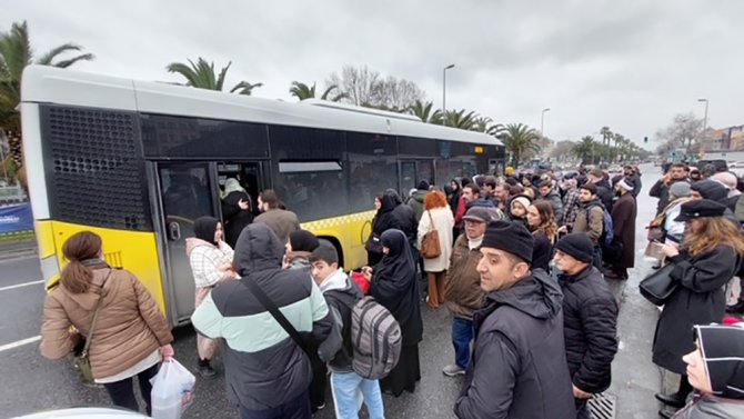 İ̇stanbul’da Metro Arızası Nedeniyle Vatandaşlar Mağdur Oldu