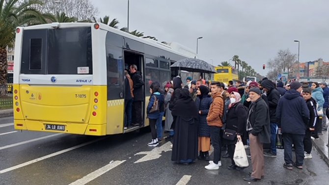 İ̇stanbul’da Metro Arızası Nedeniyle Vatandaşlar Mağdur Oldu
