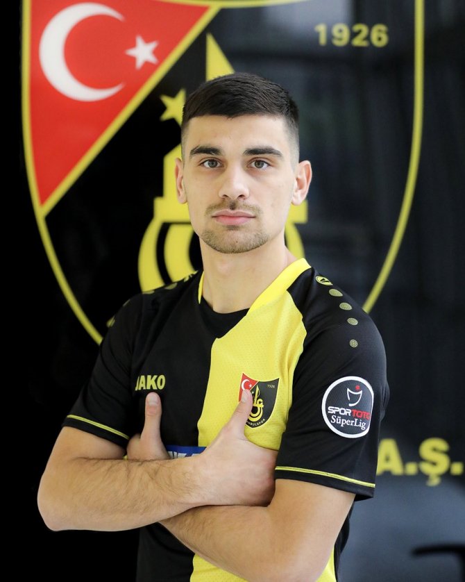 İ̇stanbulspor, Florian Loshaj’ı Kadrosuna Kattı