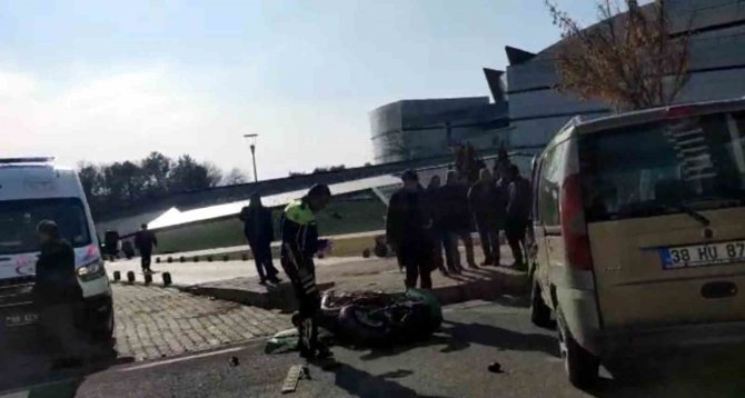Hafif Ticari Araç İle Çarpışan Motosiklet Sürücüsü Hayatını Kaybetti