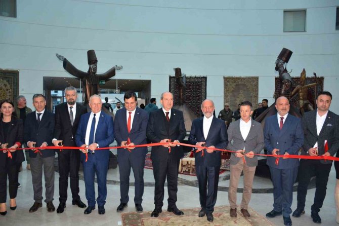 Dünyaca Ünlü El Yapımı Halılar Uşak Halı Sergisi’nde Sanatseverlerle Buluştu