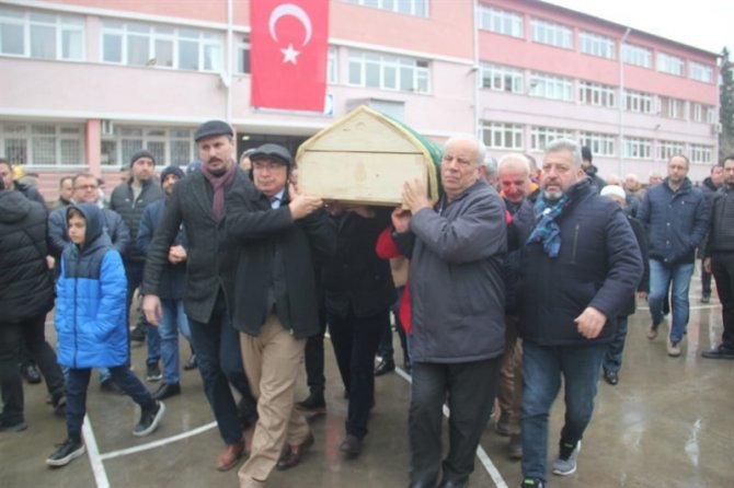 Evinde Ölü Bulunan Okul Müdürünün Cenazesi Memleketine Uğurlandı