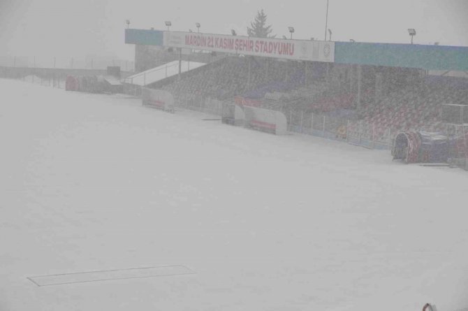 Mardin’de Kar Yağışı Araç Sürücülerine Zor Anlar Yaşattı