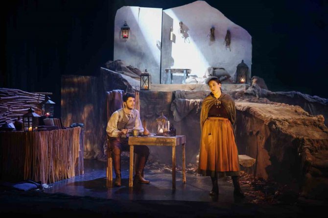 Nkt “Dünyanın Bütün İ̇simleri” İle Alkışları Topladı