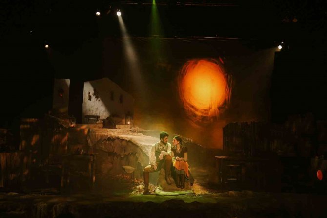 Nkt “Dünyanın Bütün İ̇simleri” İle Alkışları Topladı