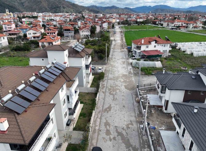 Ortaca’da Yollara Kilit Parke Kaplama Çalışmaları Sürüyor