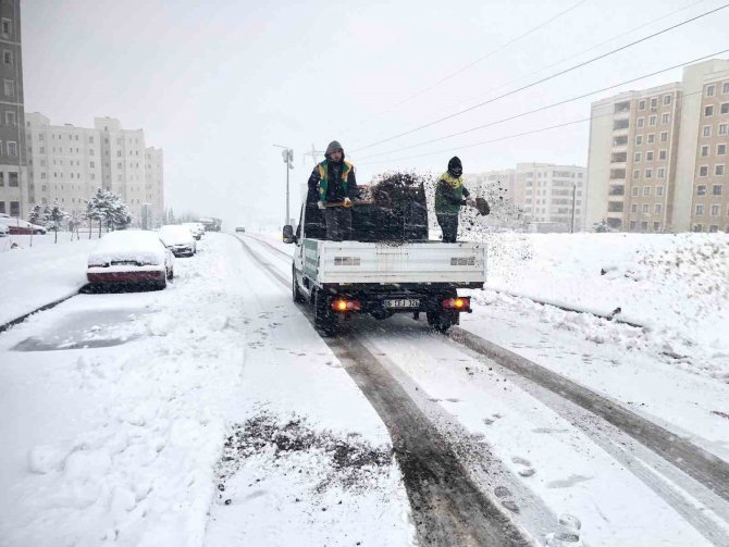 Şanlıurfa’da Ekiplerin Kar Mesaisi Başladı