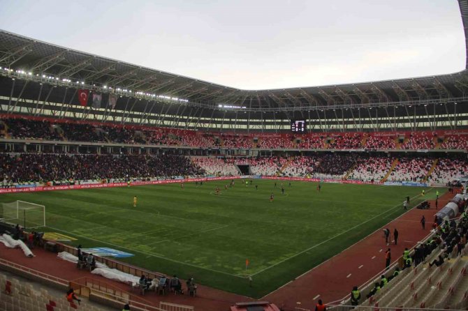 Sivas 4 Eylül Stadyumu 37 Gün Sonra Ev Sahipliği Yapıyor