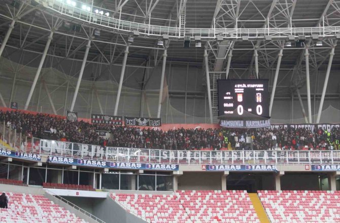 Beşiktaşlı Taraftarlar Takımını Yalnız Bırakmadı