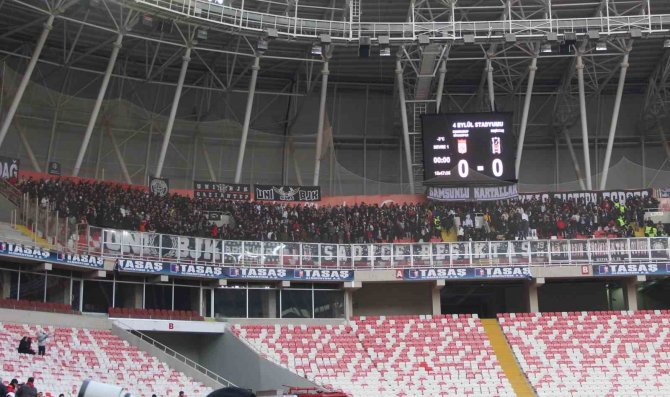 Beşiktaşlı Taraftarlar Takımını Yalnız Bırakmadı