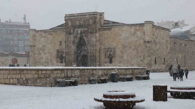 Sivas’ta Yoğun Kar Yağışı