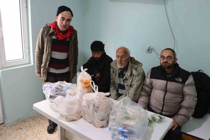 Sokakta Kalan Vatandaşlara Sıcak Yuva
