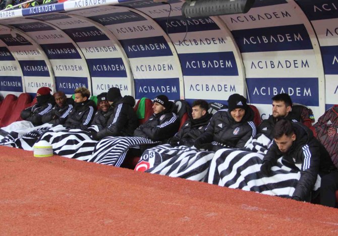 Spor Toto Süper Lig: D.g. Sivasspor: 1 - Beşiktaş: 0 (İ̇lk Yarı)