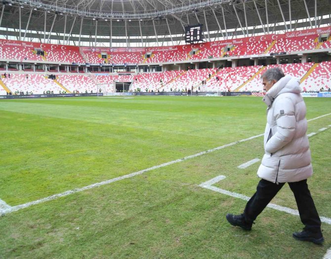 Güneş Ve Çalımbay, Maçtan Önce Zemini İnceledi