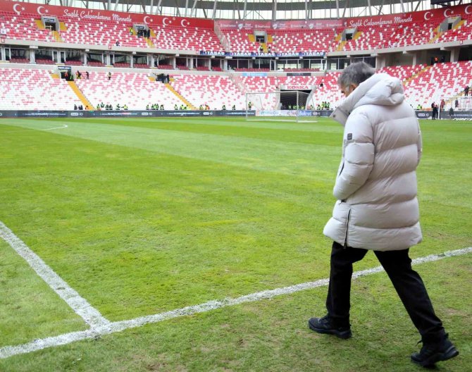 Güneş Ve Çalımbay, Maçtan Önce Zemini İnceledi